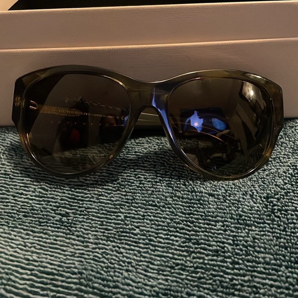 NIB WOMENS BURBERRY SUNGLASSES - Picture 8 of 10
